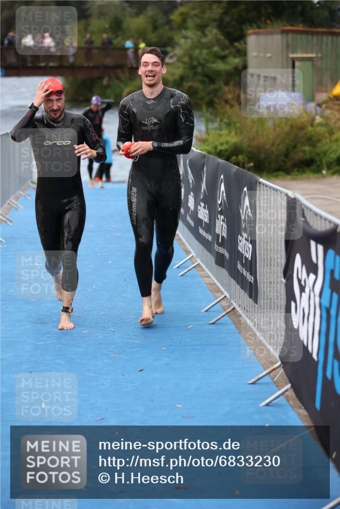 25.08.2024 - Elbe Triathlon Hamburg H.Heesch http://msf.ph/oto/6833230 25.08.2024 08:32:30 Schwimmen 42, 56, 76, 77 meine-sportfotos.de