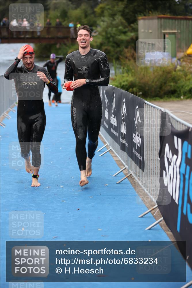 25.08.2024 - Elbe Triathlon Hamburg H.Heesch http://msf.ph/oto/6833234 25.08.2024 08:32:30 Schwimmen 42, 56, 76, 77 meine-sportfotos.de
