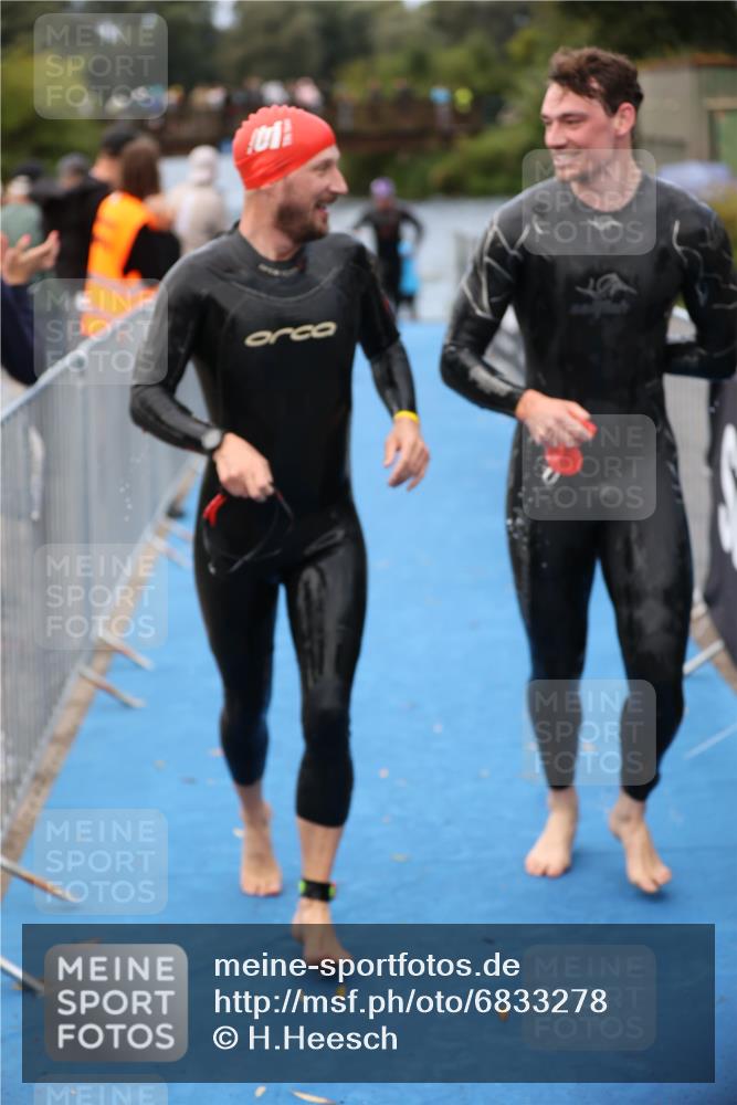 25.08.2024 - Elbe Triathlon Hamburg H.Heesch http://msf.ph/oto/6833278 25.08.2024 08:32:32 Schwimmen 42, 56, 76, 77, 91 meine-sportfotos.de