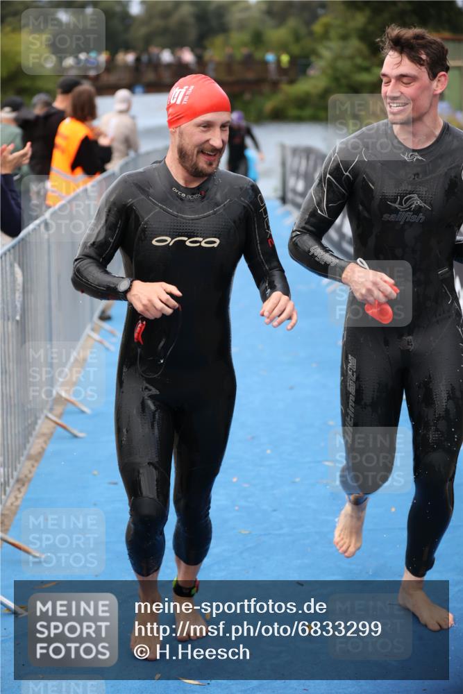 25.08.2024 - Elbe Triathlon Hamburg H.Heesch http://msf.ph/oto/6833299 25.08.2024 08:32:32 Schwimmen 42, 56, 76, 77, 91 meine-sportfotos.de