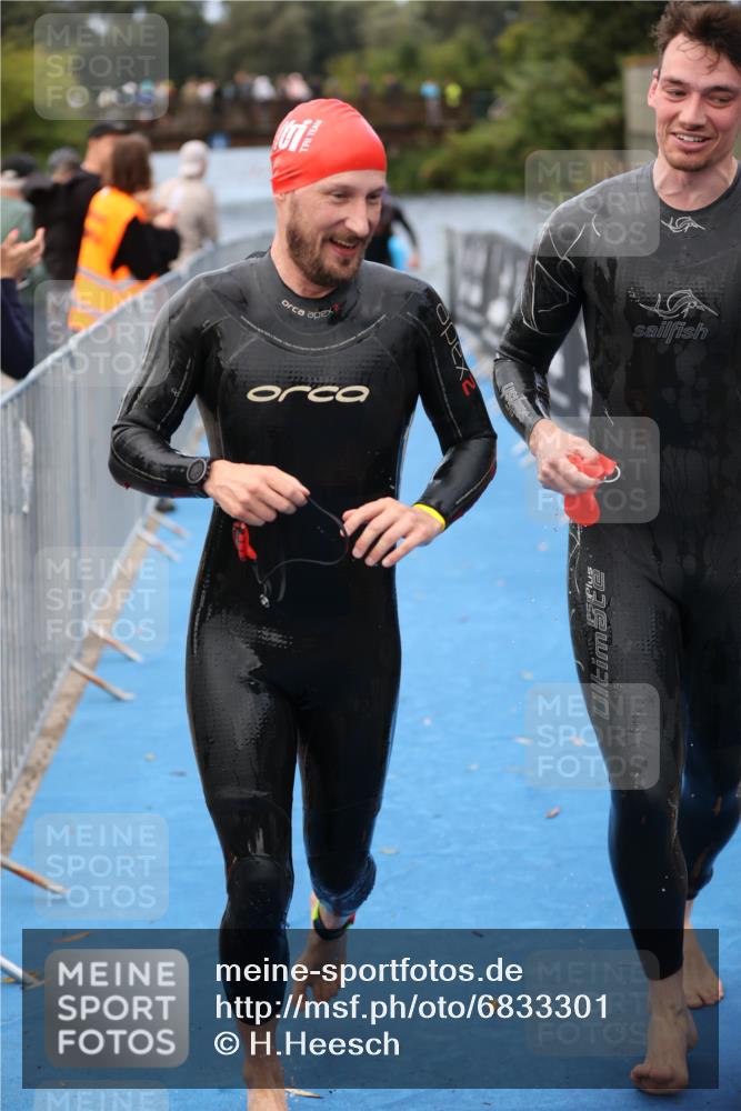 25.08.2024 - Elbe Triathlon Hamburg H.Heesch http://msf.ph/oto/6833301 25.08.2024 08:32:32 Schwimmen 42, 56, 76, 77, 91 meine-sportfotos.de