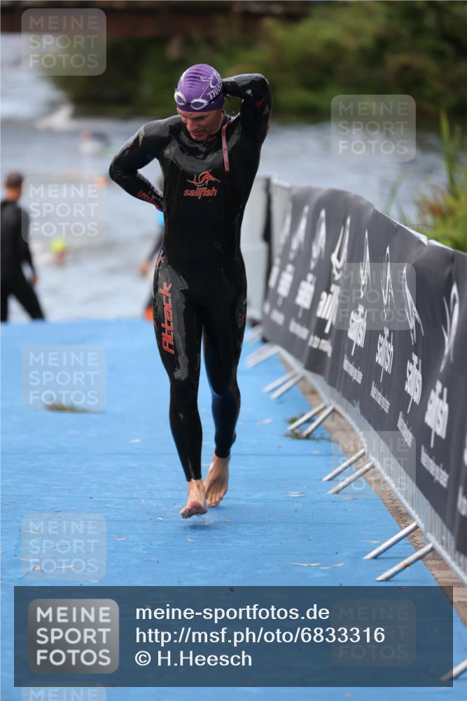 25.08.2024 - Elbe Triathlon Hamburg H.Heesch http://msf.ph/oto/6833316 25.08.2024 08:32:35 Schwimmen 42, 56, 76, 77, 91 meine-sportfotos.de