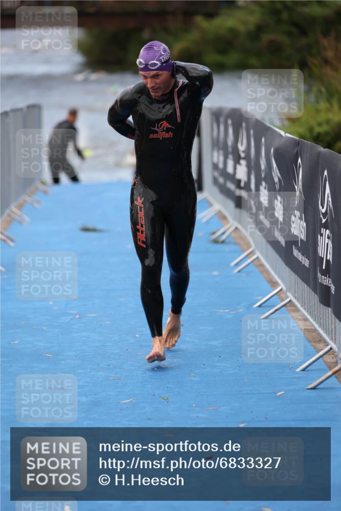 25.08.2024 - Elbe Triathlon Hamburg H.Heesch http://msf.ph/oto/6833327 25.08.2024 08:32:36 Schwimmen 42, 76, 77, 91 meine-sportfotos.de