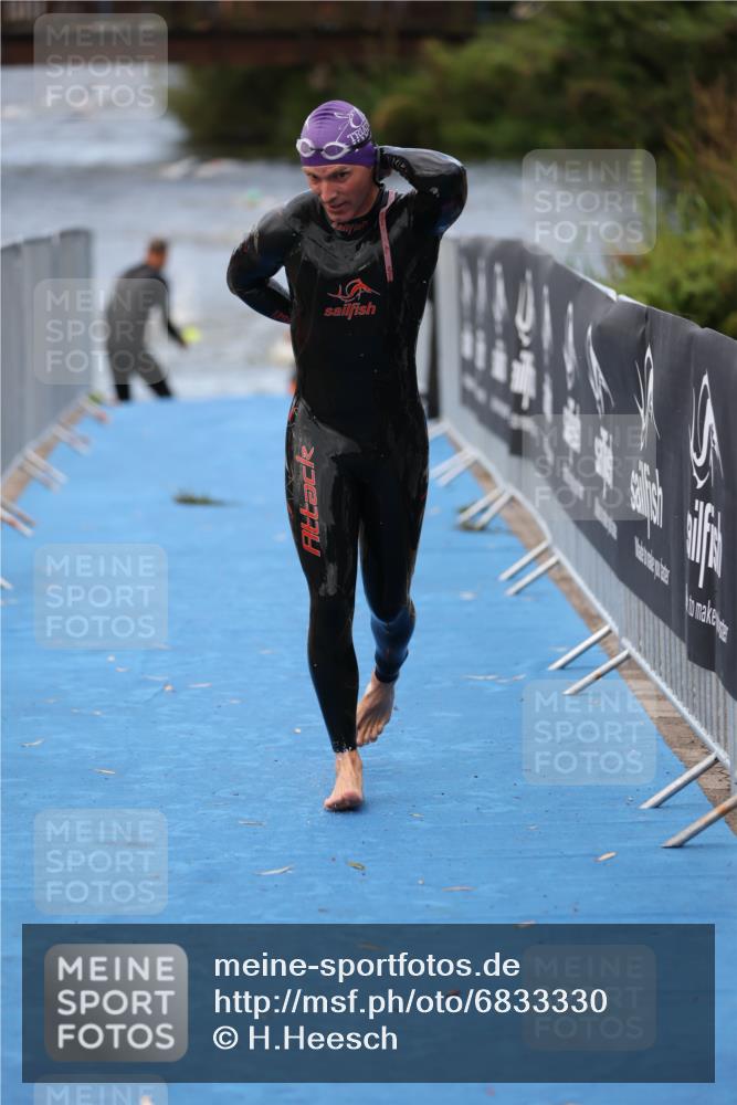 25.08.2024 - Elbe Triathlon Hamburg H.Heesch http://msf.ph/oto/6833330 25.08.2024 08:32:36 Schwimmen 42, 76, 77, 91 meine-sportfotos.de