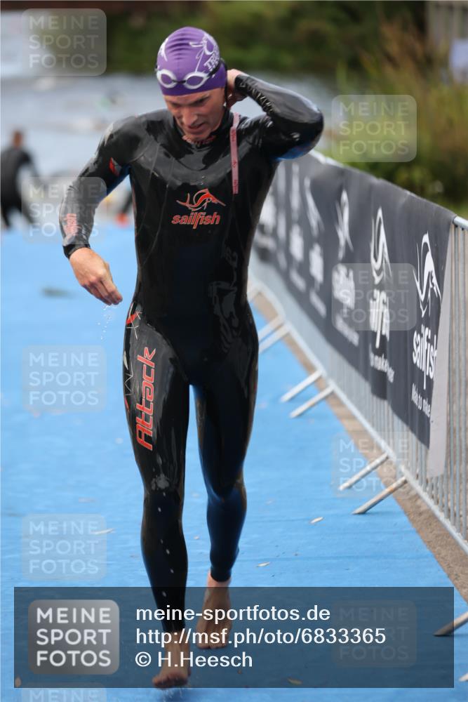 25.08.2024 - Elbe Triathlon Hamburg H.Heesch http://msf.ph/oto/6833365 25.08.2024 08:32:38 Schwimmen 42, 76, 77, 91 meine-sportfotos.de