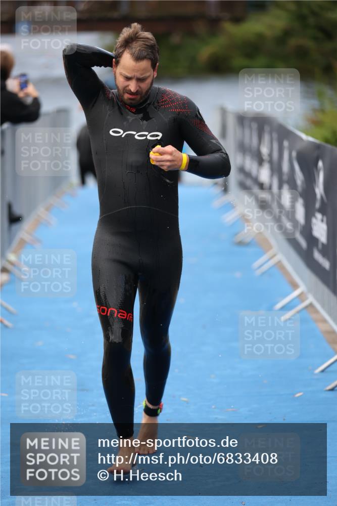 25.08.2024 - Elbe Triathlon Hamburg H.Heesch http://msf.ph/oto/6833408 25.08.2024 08:32:51 Schwimmen 42, 50, 91, 105 meine-sportfotos.de