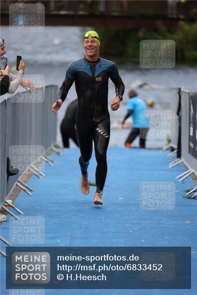 25.08.2024 - Elbe Triathlon Hamburg H.Heesch http://msf.ph/oto/6833452 25.08.2024 08:32:54 Schwimmen 50, 91, 105 meine-sportfotos.de