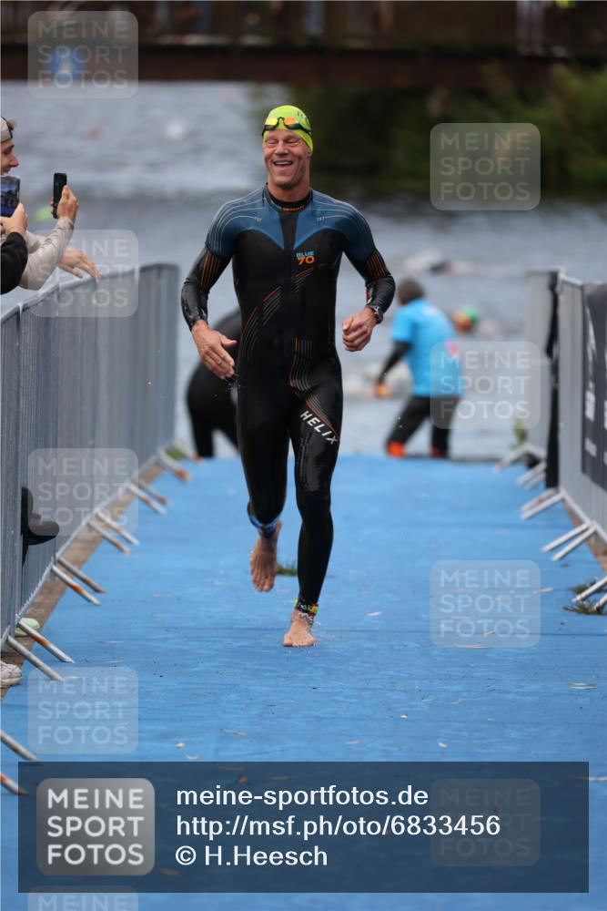 25.08.2024 - Elbe Triathlon Hamburg H.Heesch http://msf.ph/oto/6833456 25.08.2024 08:32:54 Schwimmen 50, 91, 105 meine-sportfotos.de