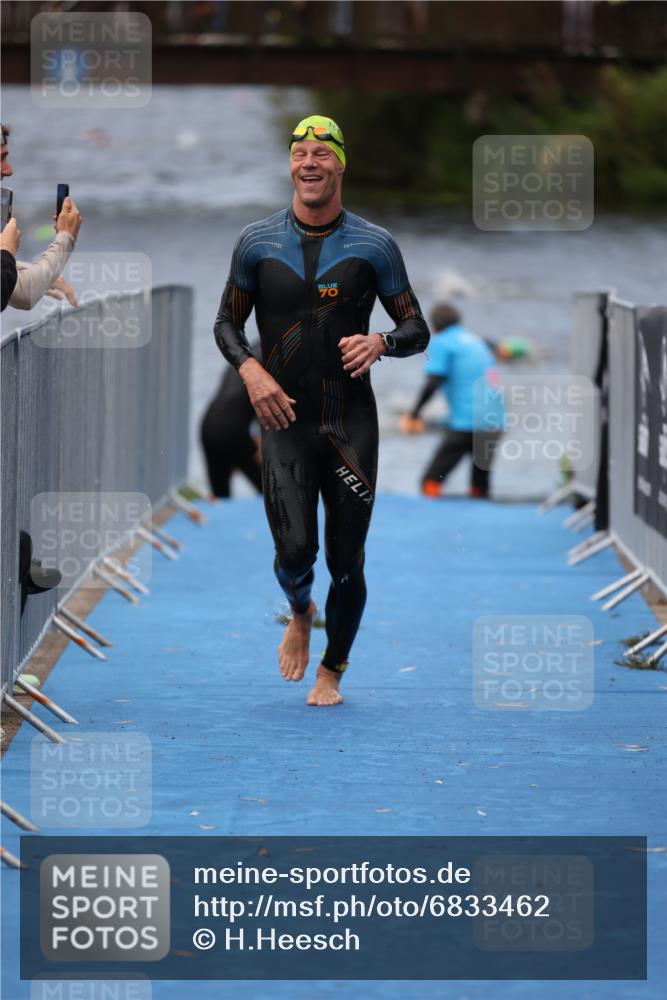 25.08.2024 - Elbe Triathlon Hamburg H.Heesch http://msf.ph/oto/6833462 25.08.2024 08:32:54 Schwimmen 50, 91, 105 meine-sportfotos.de
