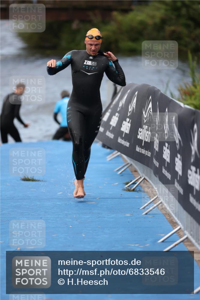 25.08.2024 - Elbe Triathlon Hamburg H.Heesch http://msf.ph/oto/6833546 25.08.2024 08:33:09 Schwimmen 50, 99, 105 meine-sportfotos.de
