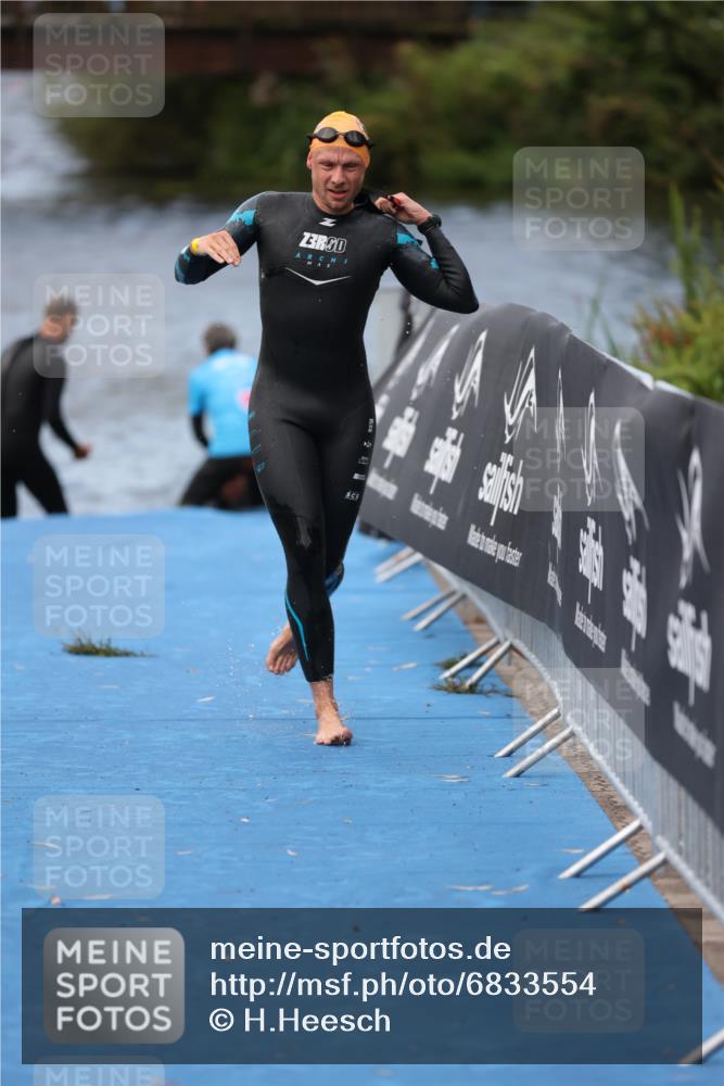 25.08.2024 - Elbe Triathlon Hamburg H.Heesch http://msf.ph/oto/6833554 25.08.2024 08:33:09 Schwimmen 50, 99, 105 meine-sportfotos.de