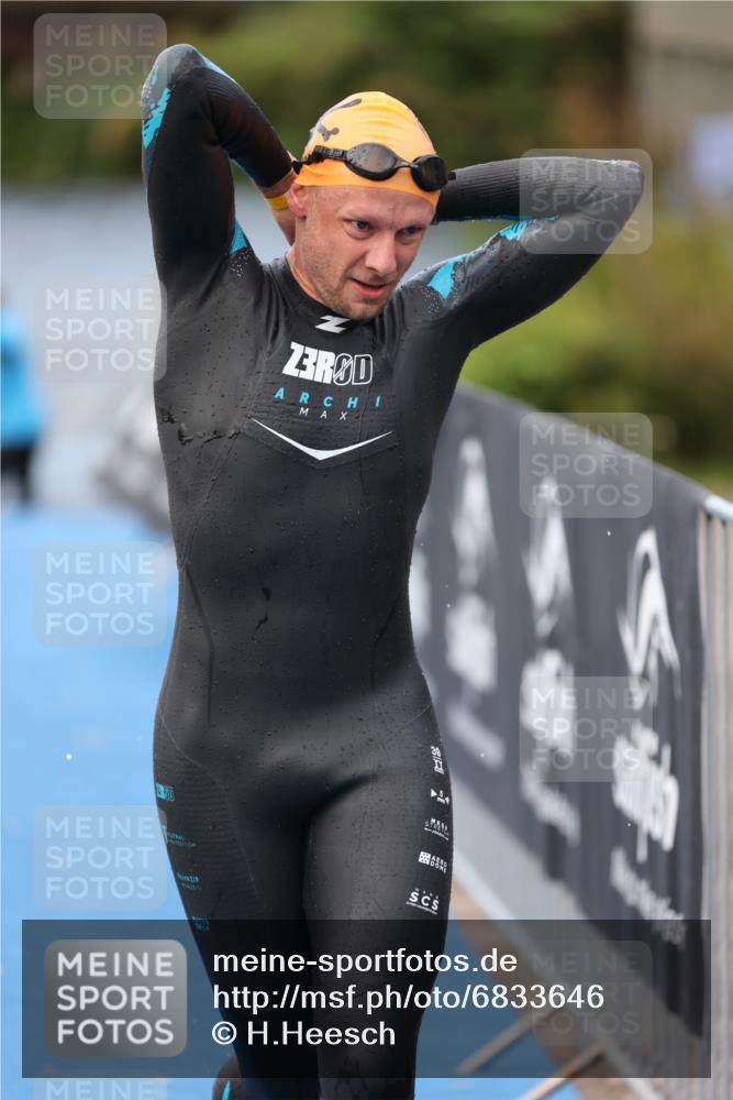 25.08.2024 - Elbe Triathlon Hamburg H.Heesch http://msf.ph/oto/6833646 25.08.2024 08:33:12 Schwimmen 50, 60, 99, 105 meine-sportfotos.de