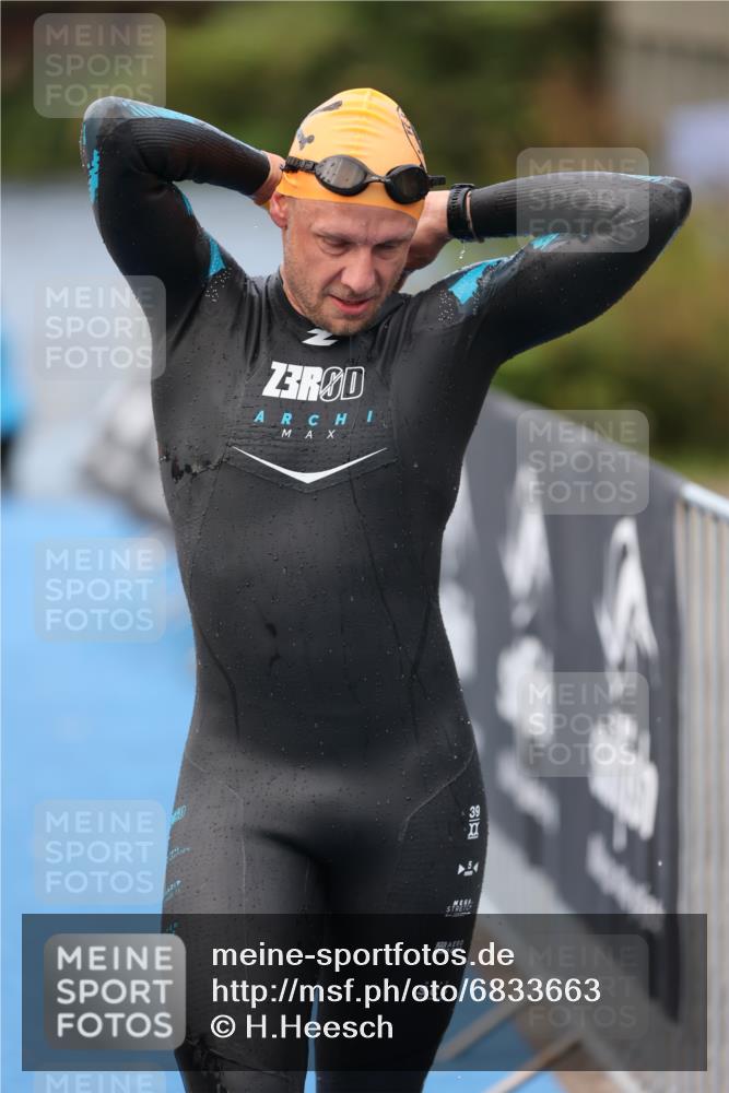 25.08.2024 - Elbe Triathlon Hamburg H.Heesch http://msf.ph/oto/6833663 25.08.2024 08:33:12 Schwimmen 50, 60, 99, 105 meine-sportfotos.de