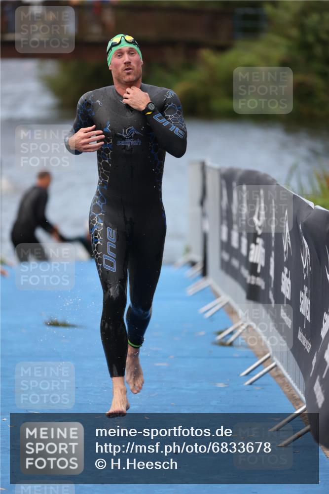 25.08.2024 - Elbe Triathlon Hamburg H.Heesch http://msf.ph/oto/6833678 25.08.2024 08:33:18 Schwimmen 50, 60, 99 meine-sportfotos.de