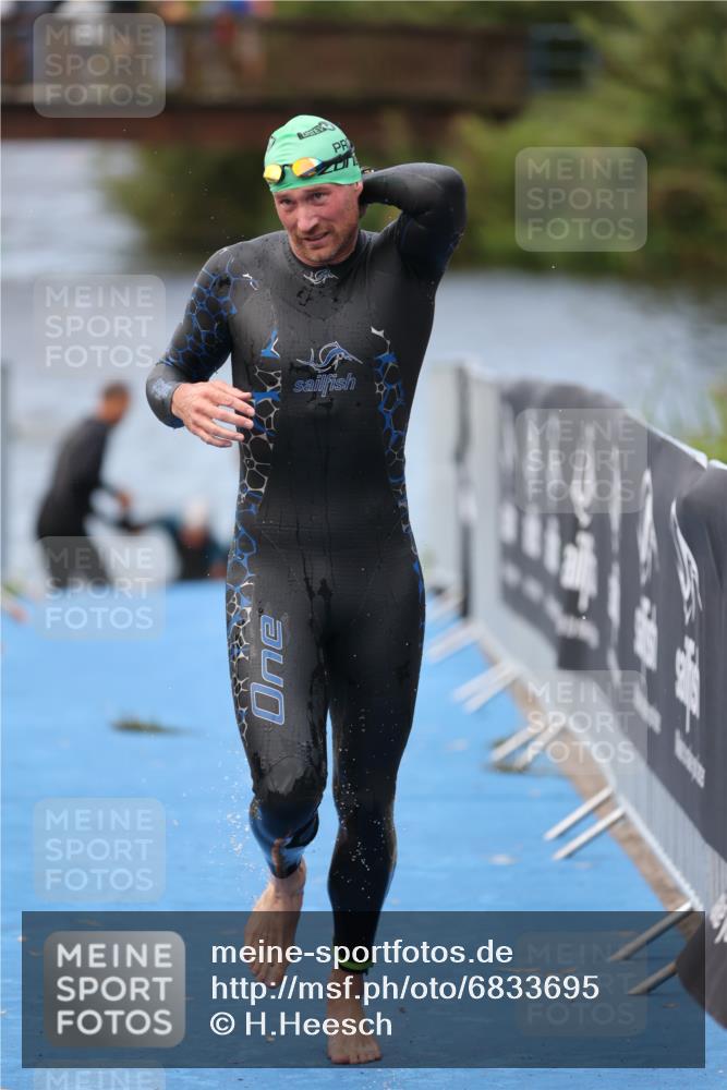 25.08.2024 - Elbe Triathlon Hamburg H.Heesch http://msf.ph/oto/6833695 25.08.2024 08:33:19 Schwimmen 50, 60, 99 meine-sportfotos.de