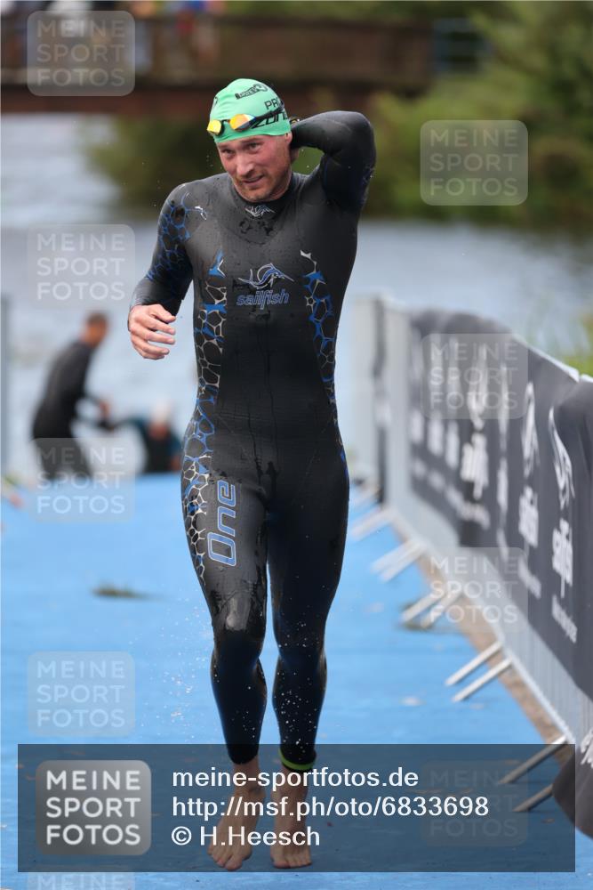 25.08.2024 - Elbe Triathlon Hamburg H.Heesch http://msf.ph/oto/6833698 25.08.2024 08:33:19 Schwimmen 50, 60, 99 meine-sportfotos.de