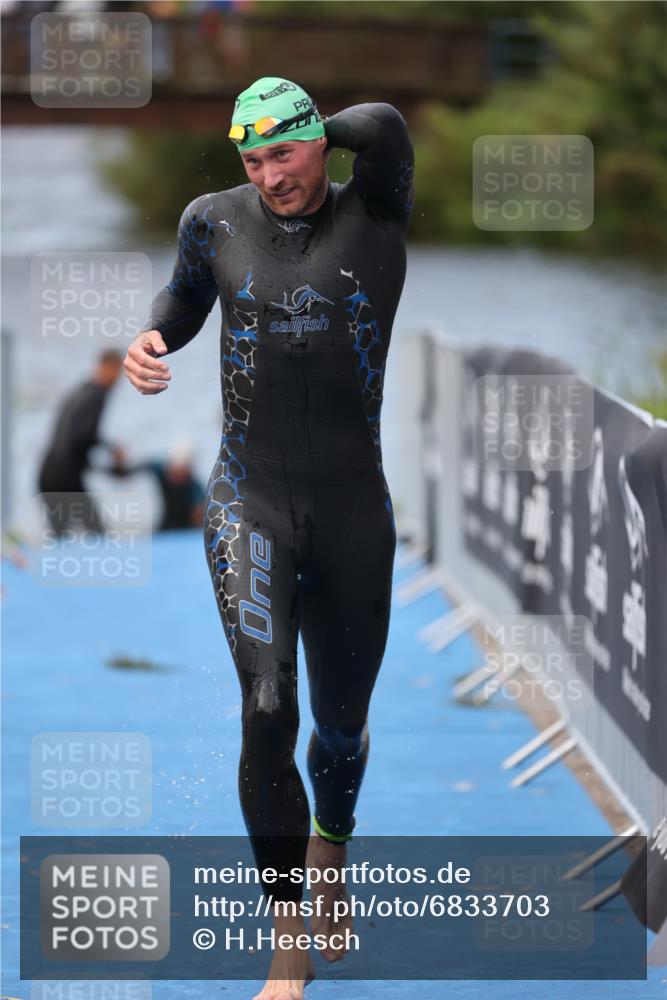 25.08.2024 - Elbe Triathlon Hamburg H.Heesch http://msf.ph/oto/6833703 25.08.2024 08:33:19 Schwimmen 50, 60, 99 meine-sportfotos.de