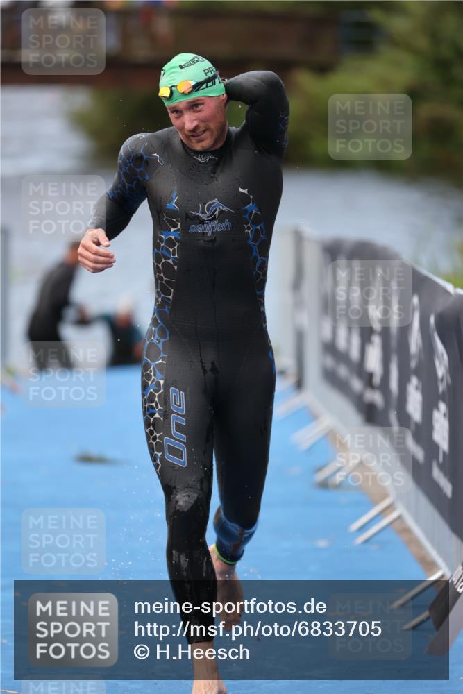 25.08.2024 - Elbe Triathlon Hamburg H.Heesch http://msf.ph/oto/6833705 25.08.2024 08:33:19 Schwimmen 50, 60, 99 meine-sportfotos.de
