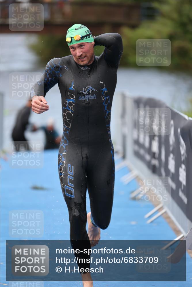 25.08.2024 - Elbe Triathlon Hamburg H.Heesch http://msf.ph/oto/6833709 25.08.2024 08:33:19 Schwimmen 50, 60, 99 meine-sportfotos.de
