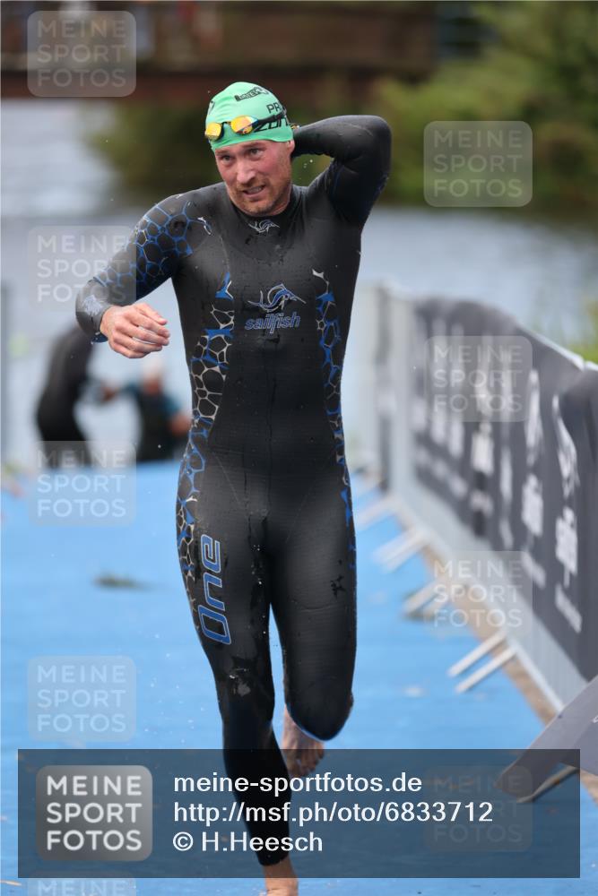 25.08.2024 - Elbe Triathlon Hamburg H.Heesch http://msf.ph/oto/6833712 25.08.2024 08:33:19 Schwimmen 50, 60, 99 meine-sportfotos.de