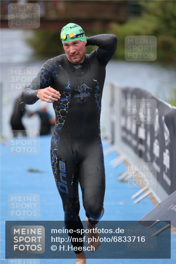 25.08.2024 - Elbe Triathlon Hamburg H.Heesch http://msf.ph/oto/6833716 25.08.2024 08:33:19 Schwimmen 50, 60, 99 meine-sportfotos.de