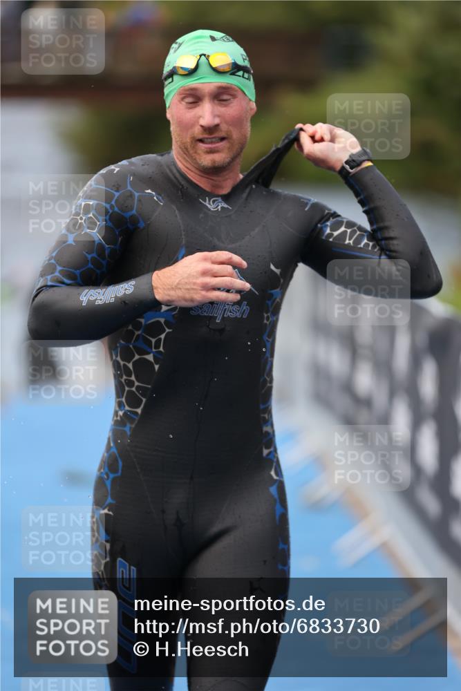 25.08.2024 - Elbe Triathlon Hamburg H.Heesch http://msf.ph/oto/6833730 25.08.2024 08:33:20 Schwimmen 50, 60, 99 meine-sportfotos.de