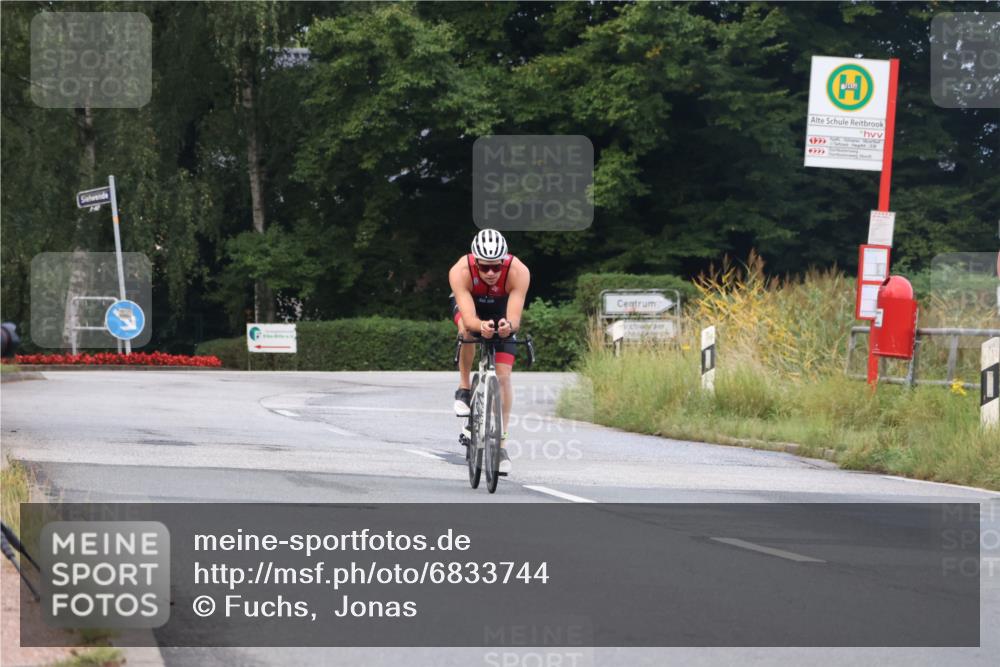 25.08.2024 - Elbe Triathlon Hamburg Fuchs,  Jonas http://msf.ph/oto/6833744 25.08.2024 08:34:20 Radfahren 85 meine-sportfotos.de