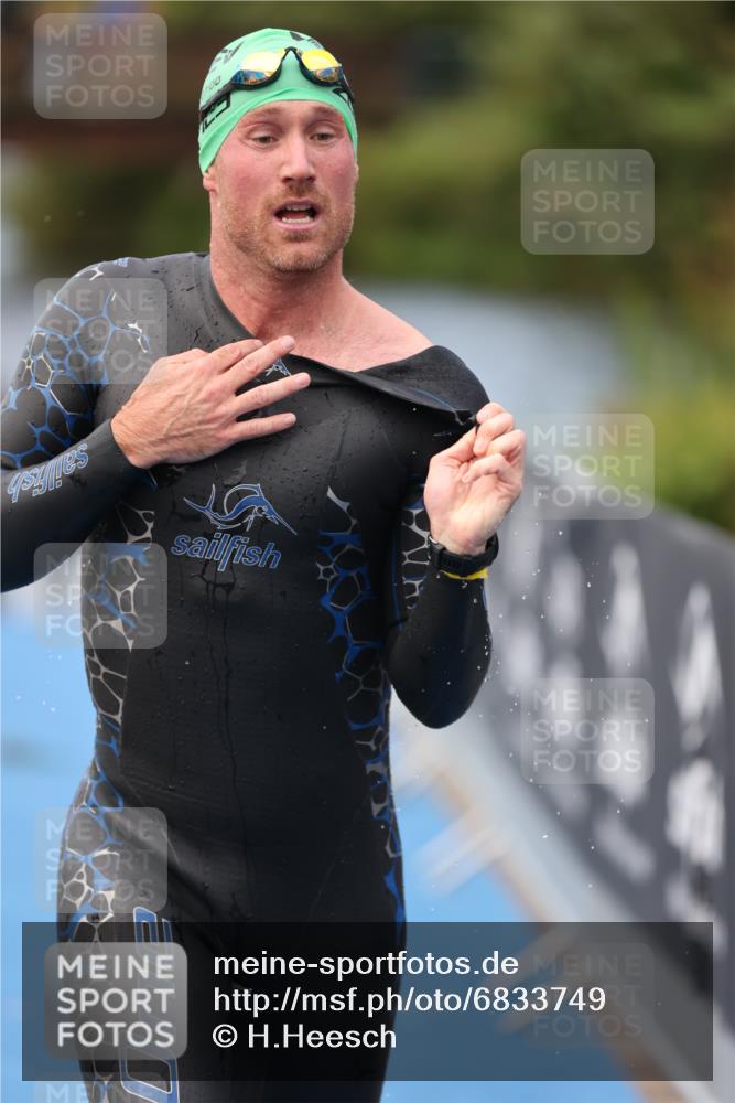25.08.2024 - Elbe Triathlon Hamburg H.Heesch http://msf.ph/oto/6833749 25.08.2024 08:33:20 Schwimmen 50, 60, 99 meine-sportfotos.de
