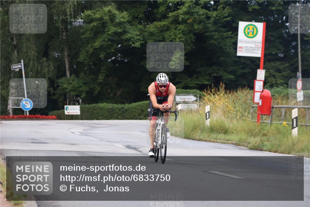 25.08.2024 - Elbe Triathlon Hamburg Fuchs,  Jonas http://msf.ph/oto/6833750 25.08.2024 08:34:21 Radfahren 85 meine-sportfotos.de