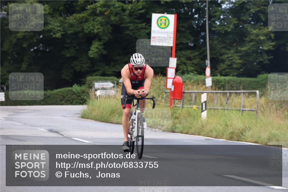 25.08.2024 - Elbe Triathlon Hamburg Fuchs,  Jonas http://msf.ph/oto/6833755 25.08.2024 08:34:21 Radfahren 85 meine-sportfotos.de