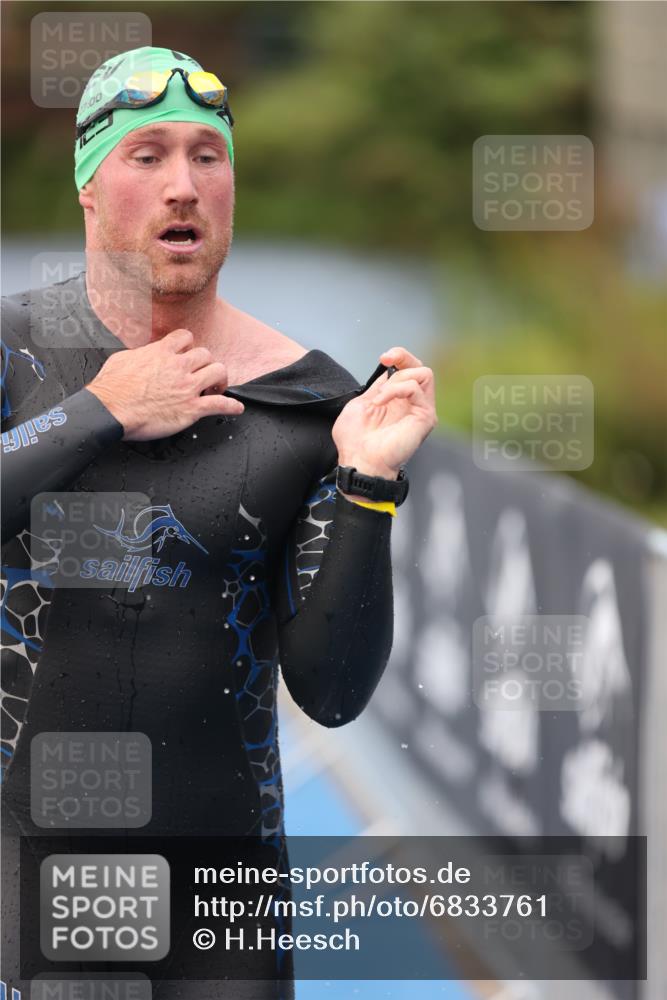 25.08.2024 - Elbe Triathlon Hamburg H.Heesch http://msf.ph/oto/6833761 25.08.2024 08:33:20 Schwimmen 50, 60, 99 meine-sportfotos.de