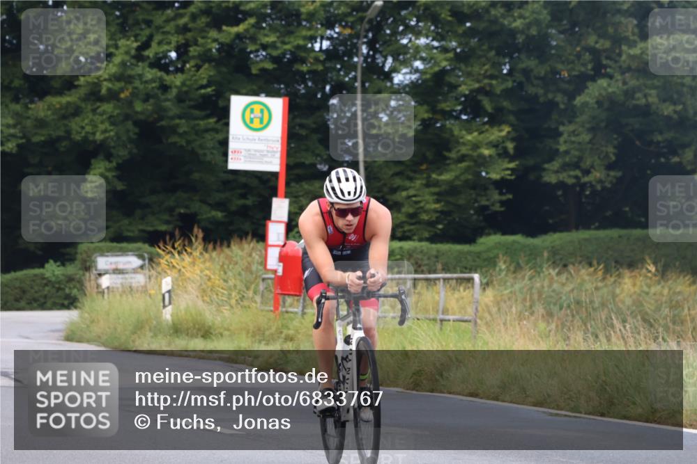 25.08.2024 - Elbe Triathlon Hamburg Fuchs,  Jonas http://msf.ph/oto/6833767 25.08.2024 08:34:22 Radfahren 85 meine-sportfotos.de
