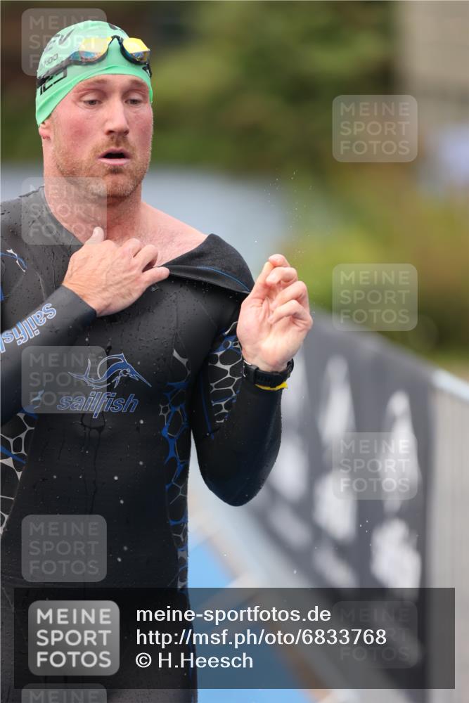 25.08.2024 - Elbe Triathlon Hamburg H.Heesch http://msf.ph/oto/6833768 25.08.2024 08:33:20 Schwimmen 50, 60, 99 meine-sportfotos.de