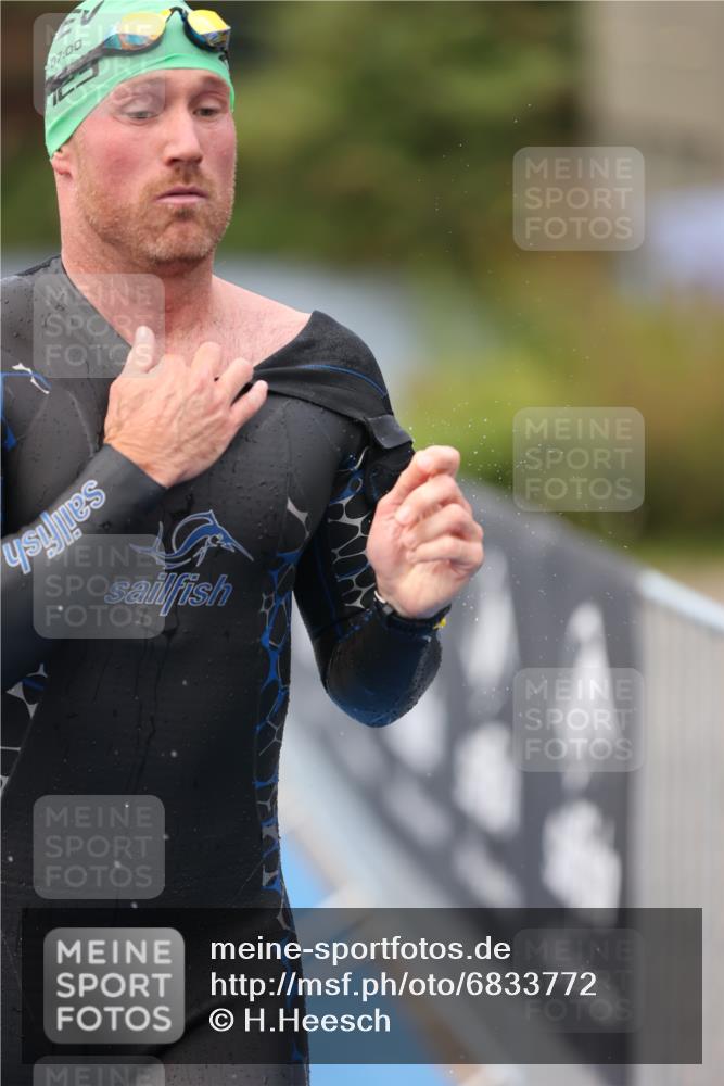 25.08.2024 - Elbe Triathlon Hamburg H.Heesch http://msf.ph/oto/6833772 25.08.2024 08:33:20 Schwimmen 50, 60, 99 meine-sportfotos.de