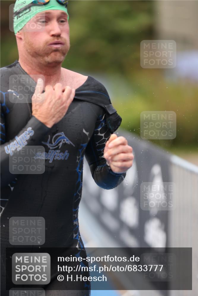 25.08.2024 - Elbe Triathlon Hamburg H.Heesch http://msf.ph/oto/6833777 25.08.2024 08:33:20 Schwimmen 50, 60, 99 meine-sportfotos.de