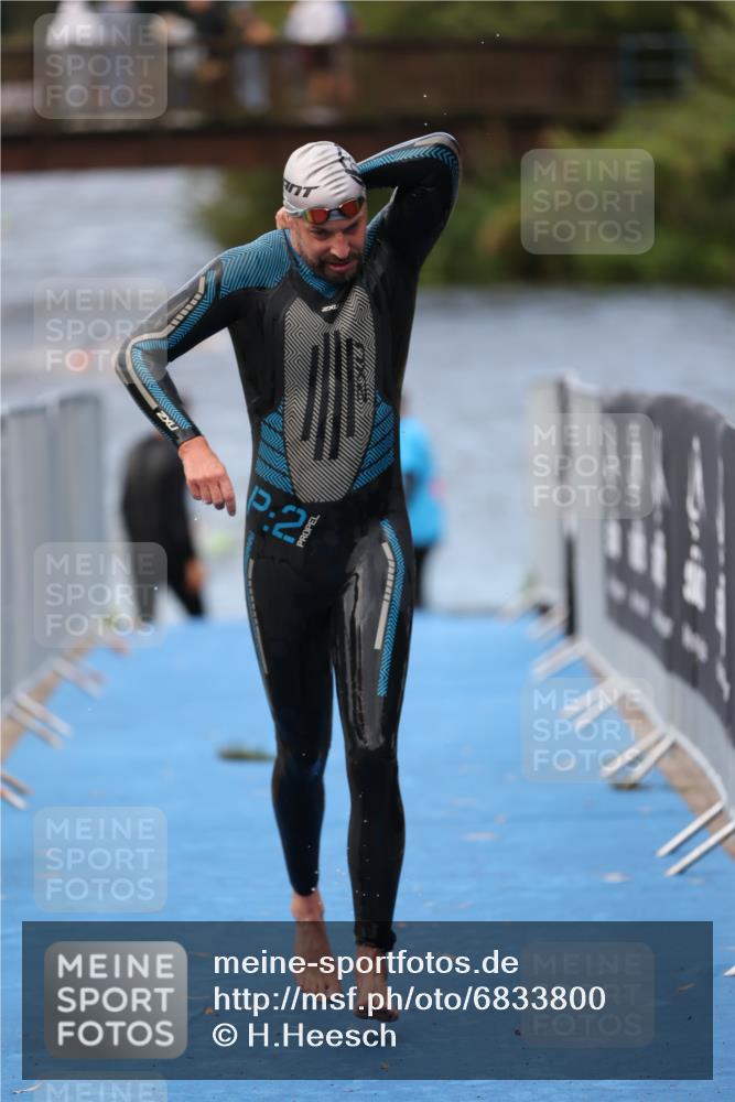 25.08.2024 - Elbe Triathlon Hamburg H.Heesch http://msf.ph/oto/6833800 25.08.2024 08:33:27 Schwimmen 33, 60, 99 meine-sportfotos.de