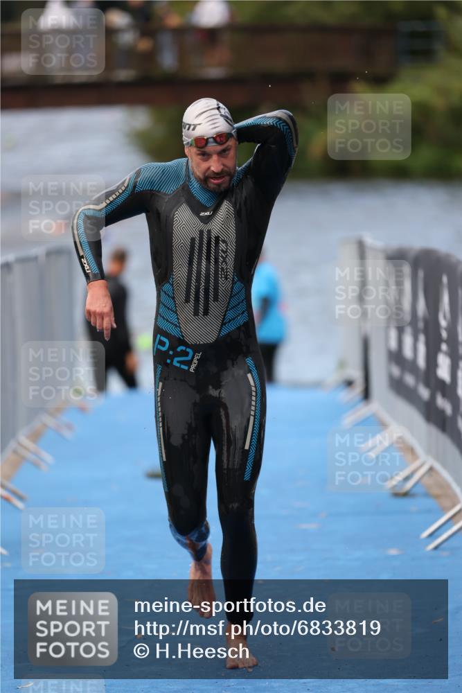 25.08.2024 - Elbe Triathlon Hamburg H.Heesch http://msf.ph/oto/6833819 25.08.2024 08:33:28 Schwimmen 33, 60, 99 meine-sportfotos.de