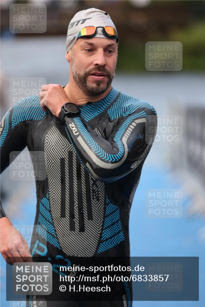 25.08.2024 - Elbe Triathlon Hamburg H.Heesch http://msf.ph/oto/6833857 25.08.2024 08:33:30 Schwimmen 33, 60, 99 meine-sportfotos.de