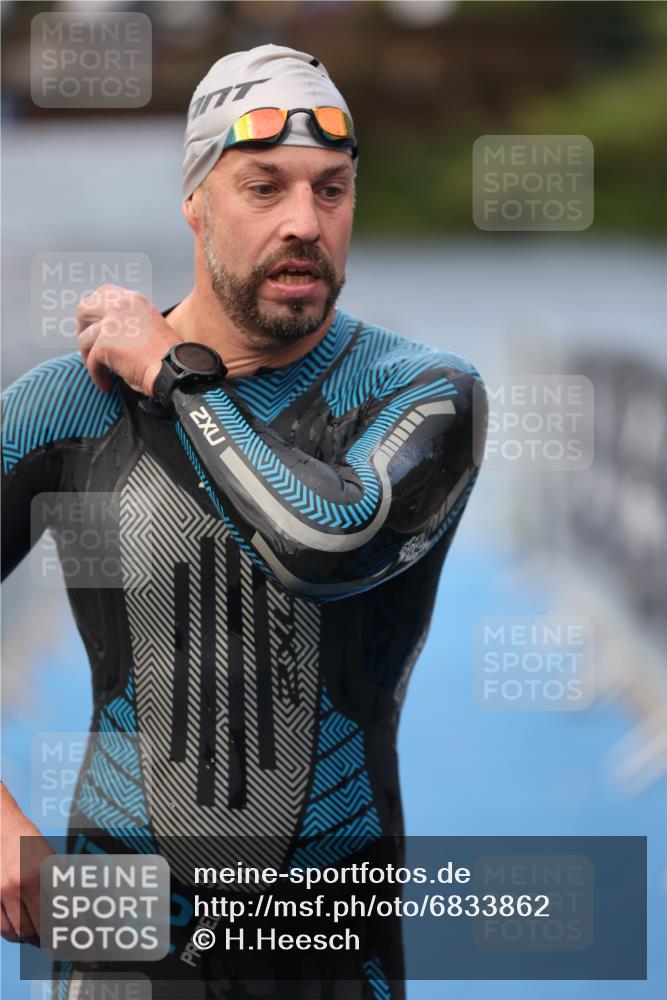 25.08.2024 - Elbe Triathlon Hamburg H.Heesch http://msf.ph/oto/6833862 25.08.2024 08:33:30 Schwimmen 33, 60, 99 meine-sportfotos.de