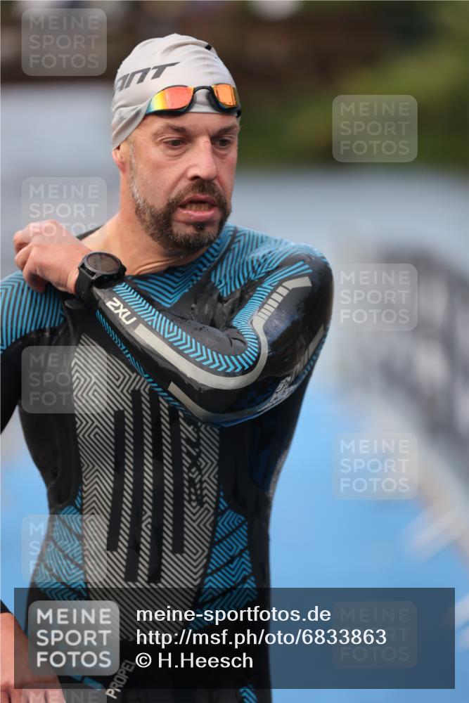 25.08.2024 - Elbe Triathlon Hamburg H.Heesch http://msf.ph/oto/6833863 25.08.2024 08:33:30 Schwimmen 33, 60, 99 meine-sportfotos.de
