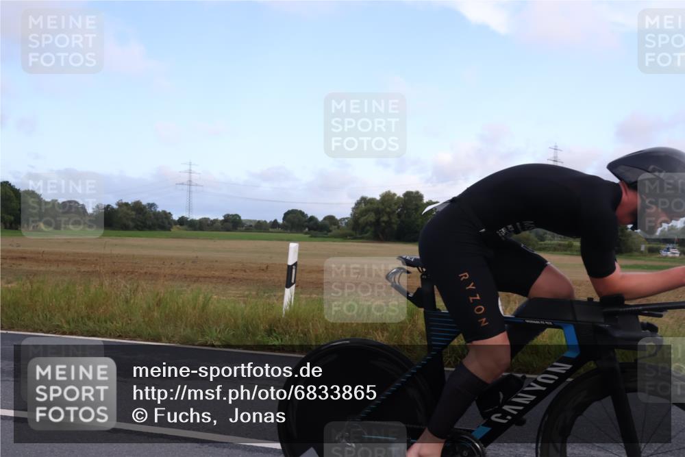 25.08.2024 - Elbe Triathlon Hamburg Fuchs,  Jonas http://msf.ph/oto/6833865 25.08.2024 08:35:26 Radfahren 47 meine-sportfotos.de