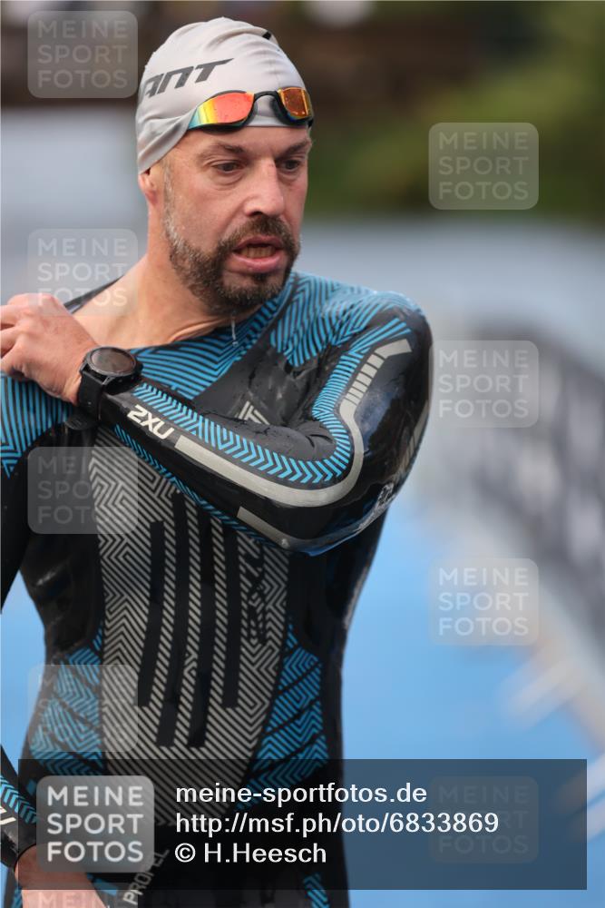 25.08.2024 - Elbe Triathlon Hamburg H.Heesch http://msf.ph/oto/6833869 25.08.2024 08:33:30 Schwimmen 33, 60, 99 meine-sportfotos.de