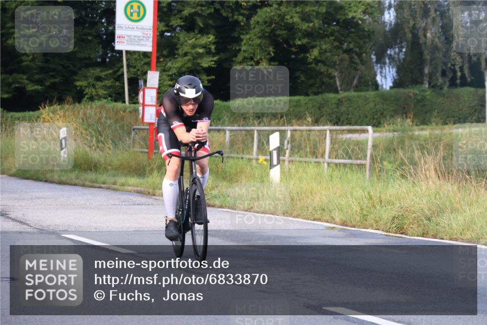 25.08.2024 - Elbe Triathlon Hamburg Fuchs,  Jonas http://msf.ph/oto/6833870 25.08.2024 08:36:28 Radfahren 65 meine-sportfotos.de