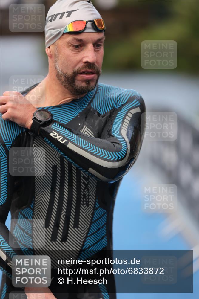 25.08.2024 - Elbe Triathlon Hamburg H.Heesch http://msf.ph/oto/6833872 25.08.2024 08:33:30 Schwimmen 33, 60, 99 meine-sportfotos.de