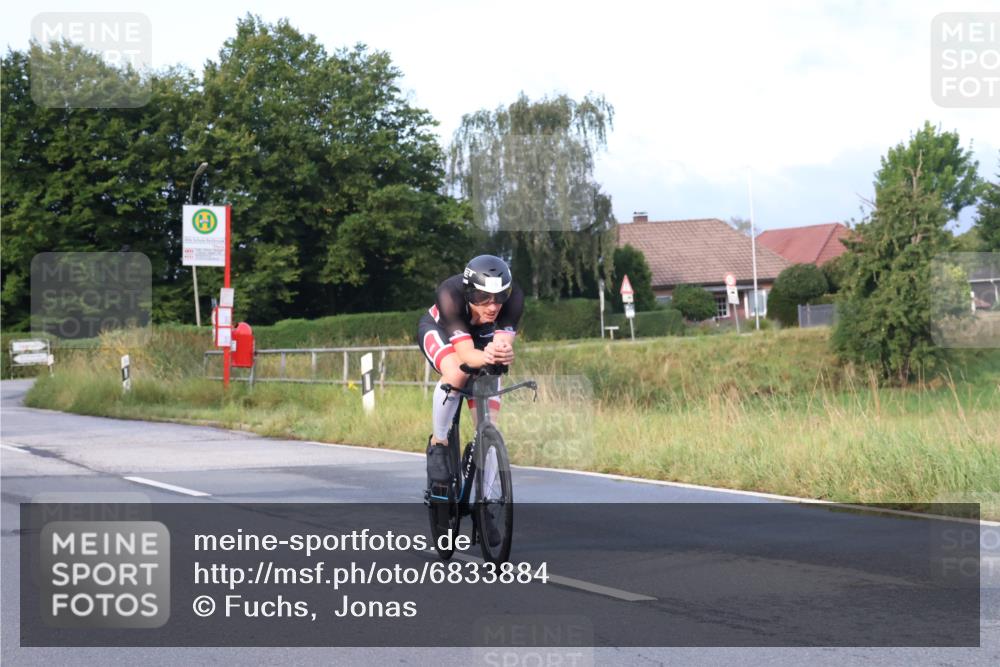 25.08.2024 - Elbe Triathlon Hamburg Fuchs,  Jonas http://msf.ph/oto/6833884 25.08.2024 08:36:28 Radfahren 65 meine-sportfotos.de