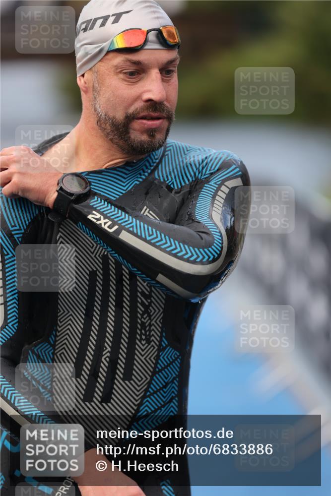 25.08.2024 - Elbe Triathlon Hamburg H.Heesch http://msf.ph/oto/6833886 25.08.2024 08:33:30 Schwimmen 33, 60, 99 meine-sportfotos.de