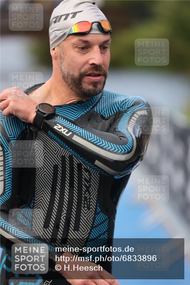25.08.2024 - Elbe Triathlon Hamburg H.Heesch http://msf.ph/oto/6833896 25.08.2024 08:33:30 Schwimmen 33, 60, 99 meine-sportfotos.de