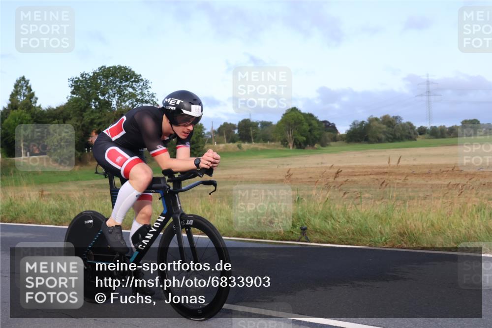 25.08.2024 - Elbe Triathlon Hamburg Fuchs,  Jonas http://msf.ph/oto/6833903 25.08.2024 08:36:29 Radfahren 65 meine-sportfotos.de