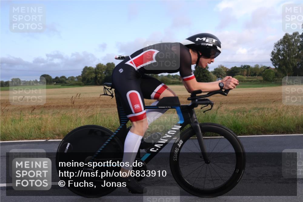 25.08.2024 - Elbe Triathlon Hamburg Fuchs,  Jonas http://msf.ph/oto/6833910 25.08.2024 08:36:29 Radfahren 65 meine-sportfotos.de