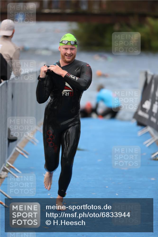 25.08.2024 - Elbe Triathlon Hamburg H.Heesch http://msf.ph/oto/6833944 25.08.2024 08:33:42 Schwimmen 33, 60, 61, 69 meine-sportfotos.de